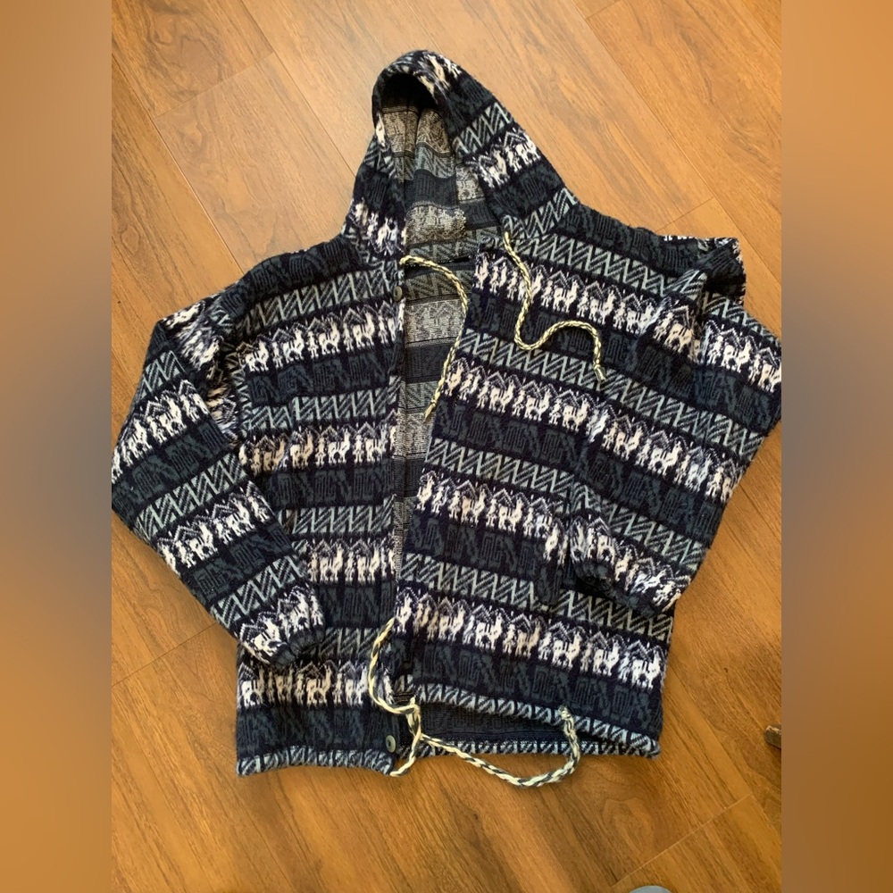 100% wool sweater from the Andes, made in Ecuador.